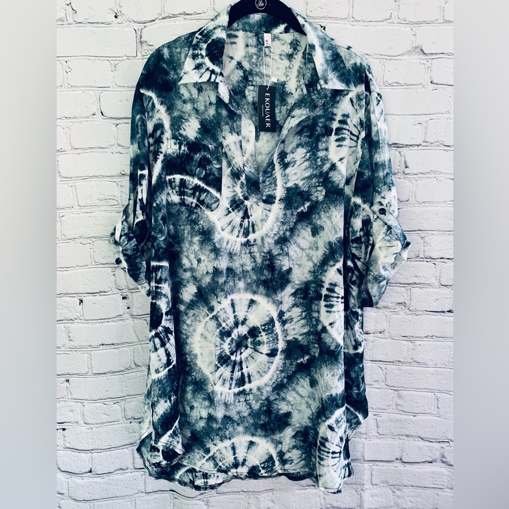 NWT Ekouaer Blue Tie-Dye Roll Tab Sleeves Tunic Top Size L